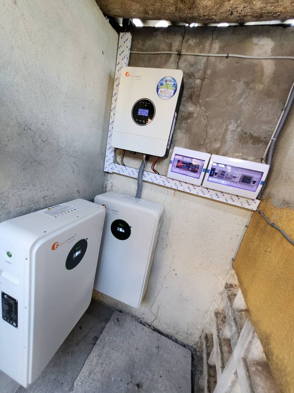 Équipements solaires installés dans une maison