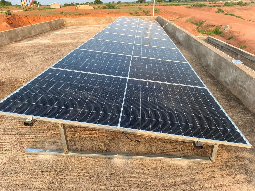 Installation photovoltaïque pour une usine